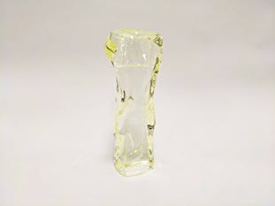 白瑠璃ガラス 変屈花器